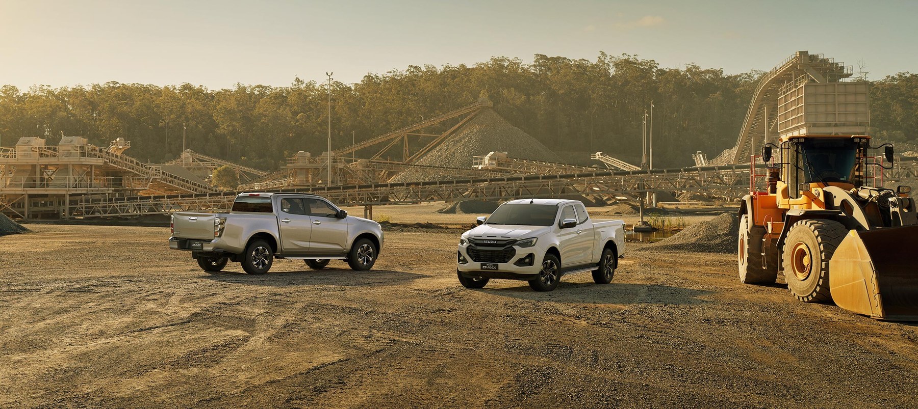 Deux pick-up Isuzu D-Max dans une carrière