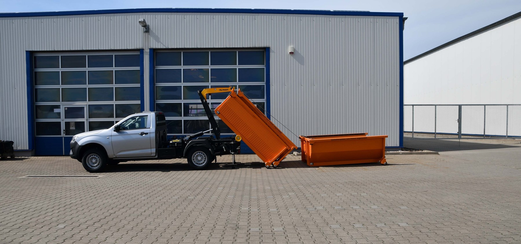 Exemple international de transformation professionnelle d’un pick-up Isuzu